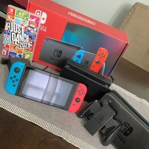 Massive Nintendo Switch Bundle (3 games + SD Card + Case)